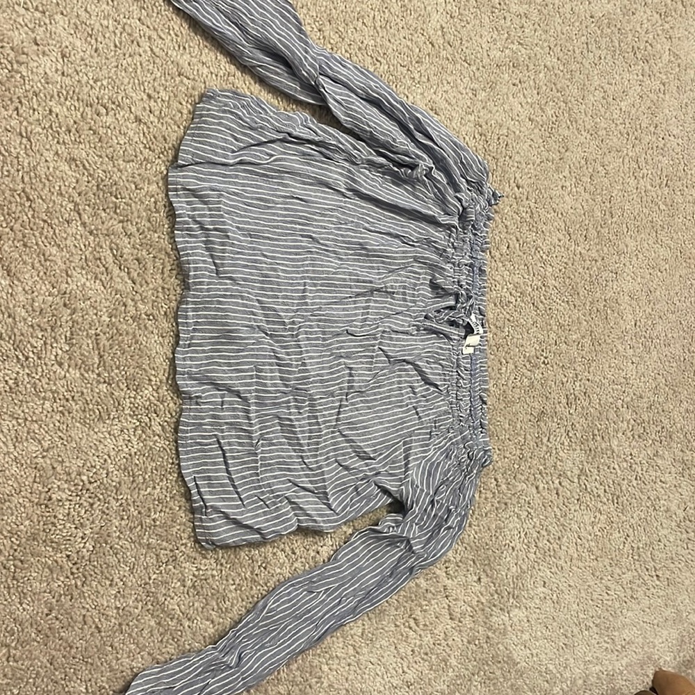 Hollister top